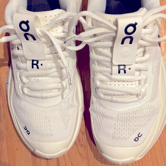 On Running White Athletic Shoes - Picture 8 of 9